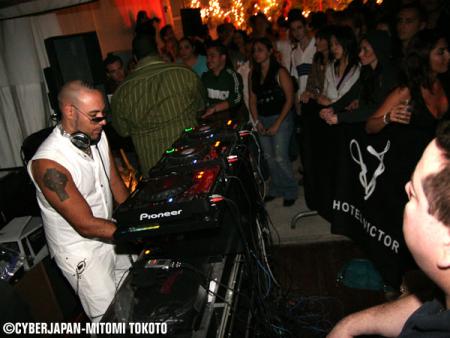 dj roger sanchez